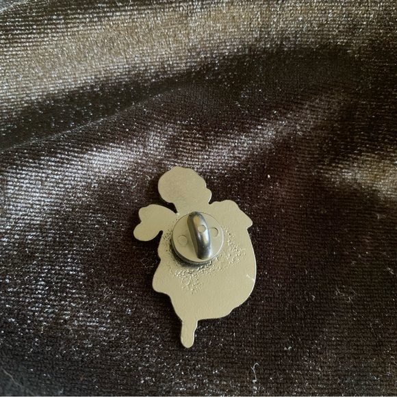 Enamel pin - Picture 4 of 4